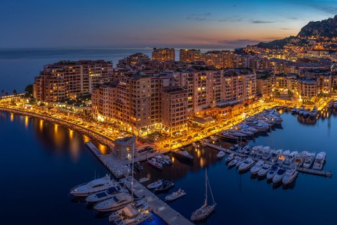 НЕСКРОМНОЕ ОЧАРОВАНИЕ БУРЖУАЗИИ