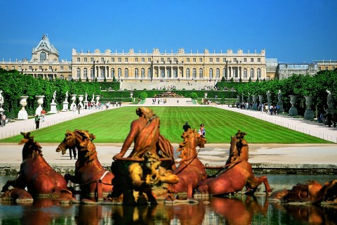 КАНИКУЛЫ В ПАРИЖЕ