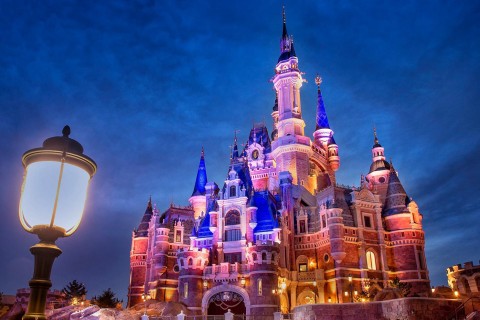 КАНИКУЛЫ В ПАРИЖЕ